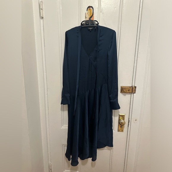 NWOT Scarf Wrap Dress in Satin Size P - Picture 4 of 10